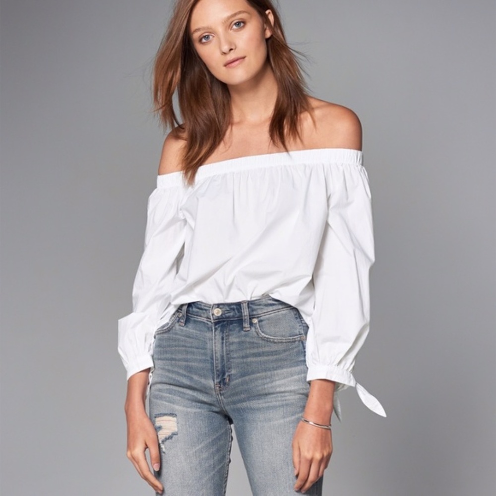 Abercrombie & Fitch off the shoulder Top